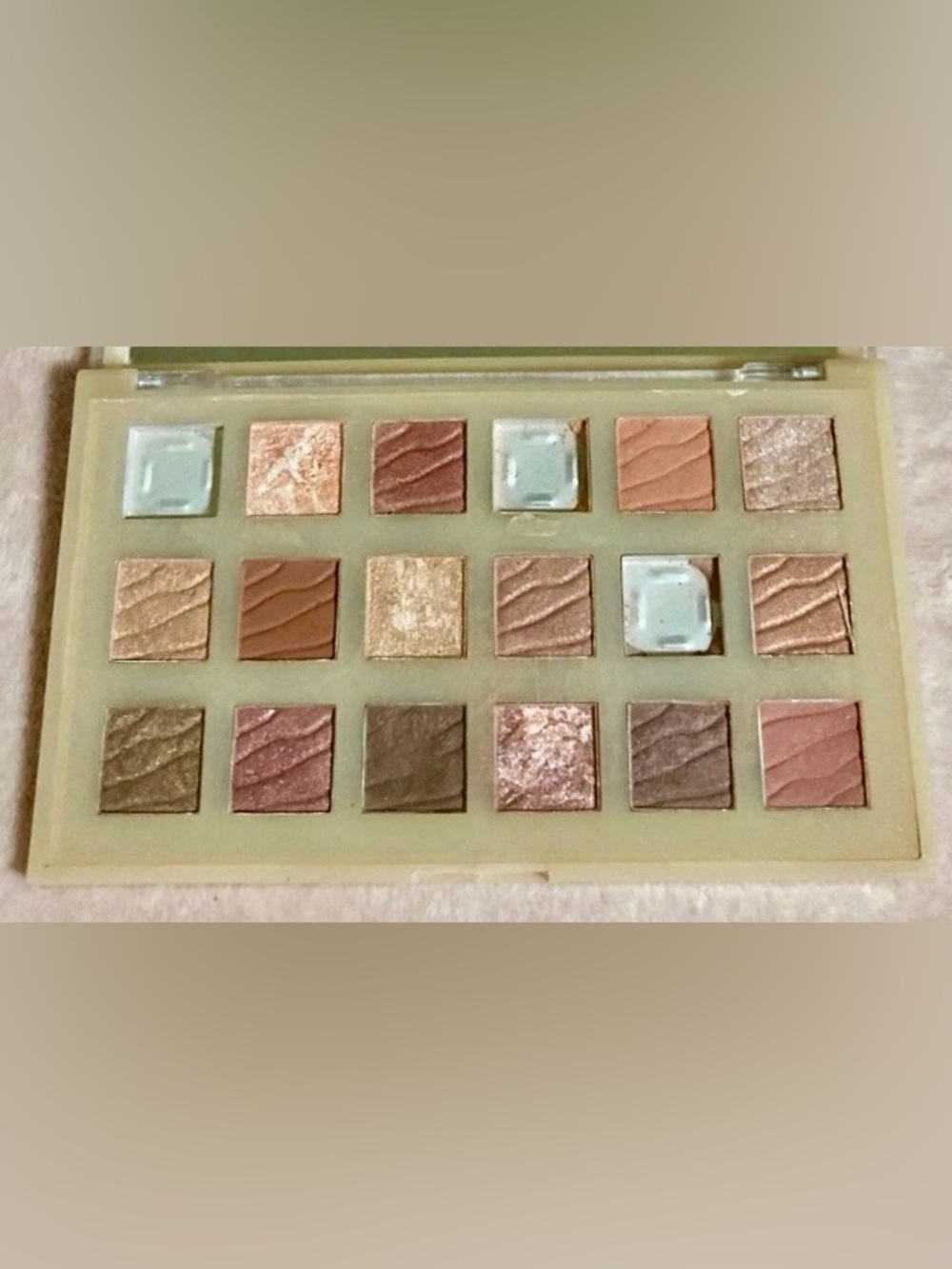Nicole Miller "Nude Essential" Eyeshadow Palette - Neutral